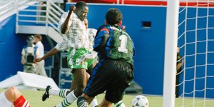 Ο Rashidi Yekini με τη φανέλα της εθνικής Νιγηρίας