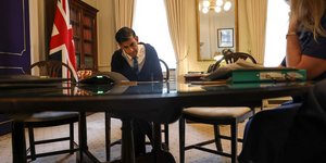 Ο Ρίσι Σούνακ στο πρωθυπουργικό γραφείο του 