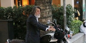Τάσος Ζέππος: Easy rider με κομψό κοστούμι