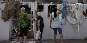 τρεις πλατη