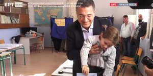 Ψήφισε ο Απόστολος Τζιτζικώστας 