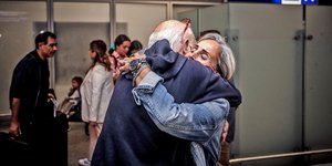 Συγκίνηση στο αεροδρόμιο «Ελ. Βενιζέλος»