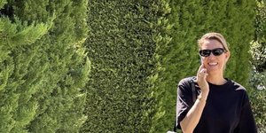 Η Βίκυ Καγιά με sneakers