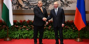 Χειραψία Πούτιν-Ορμπαν