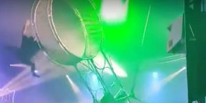 Ακροβάτης έπεσε από μεγάλο ύψος μπροστά στο κοινό του, στο Αγρίνιο