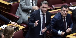 Ο Νίκος Ανδρουλάκης στην Βουλή μιλά για προανακριτική επιτροπή για το δυστύχημα των Τεμπών