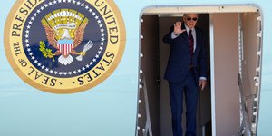 Ο Τζο Μπάιντεν μεταβαίνει στο Σαν Φρανσίσκο με το Air Force One 