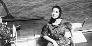 καλλας με μαντιλι σε σκαφος 