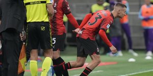 Ο Καμάρντα περνά στον αγωνιστικό χώρο και γράφει ιστορία στη Serie A