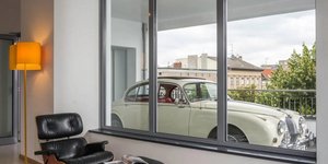 Παρκάρεις το αυτοκίνητο στο δωμάτιο του ξενοδοχείου σου
