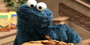 Ο Cookie Monster με τα μπισκότα του