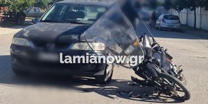 Παράσυρση μηχανής ντελιβερά από ΙΧ