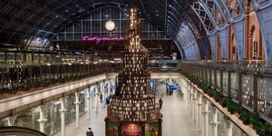 Το χριστουγεννιάτικο δέντρο του St. Pancras