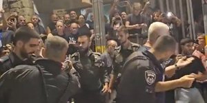 Διαδηλωτές μαζεύτηκαν έξω από την οικία του Νετανιάχου