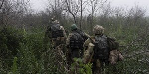 Ουκρανοί στρατιώτες στον ποταμό Δνείπερο