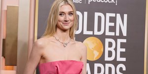 Η ηθοποιός του The Crown Ελίζαμπεθ Ντεμπίκι