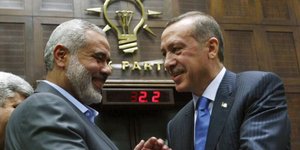 O Ερντογάν με τον επικεφαλής της Χαμάς/AP PHOTO