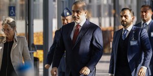 Ο Χακάν Φιντάν προσέρχεται στη συνεδρίαση των ΥΠΕΞ του ΝΑΤΟ