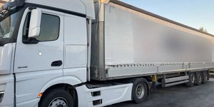 Φορτηγό που ερευνήθηκε από την ΕΛΑΣ για κλεμμένα αυτοκίνητα