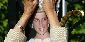 Γυναίκα χέρια φωτογραφία Πριγκίπισα Νταϊάνα