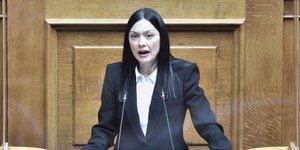 Γιαννακοπούλου (ΠΑΣΟΚ): Εμποδίζετε την σύσταση προανακριτικής ώστε να μην φανούν οι ευθύνες πολιτικών προσώπων