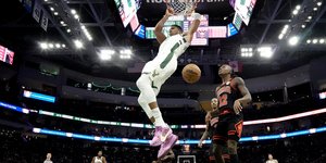 Πρωταγωνιστής ο Greek Freak στη νίκη των Μπακς επί των Μπουλς