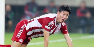 Ο Χουάνγκ Ουί Τζο πεσμένος στο έδαφος