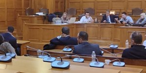 Κασσελάκης σύσκεψη ΣΥΡΙΖΑ στη Βουλή για το ν/σ για τα κόκκινα δάνεια