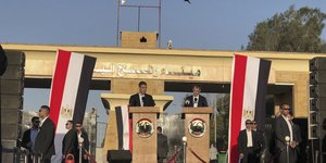 Ισραήλ, Πέδρο Σάντσεθ και Αλεξάντερ Ντε Κρο