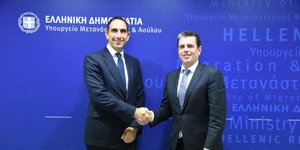 Χειραψία Καιρίδη και Ιωάννου