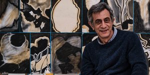 ζωγραφος διπλα σε πινελα 