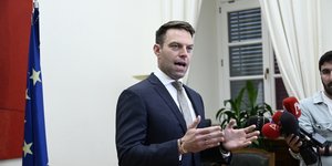 Ο Στέφανος Κασσελάκης κάνει δηλώσεις