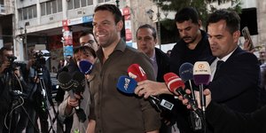 Ο Στέφανος Κασσελάκης προσέρχεται στην ΠΓ του ΣΥΡΙΖΑ 