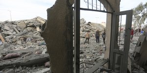 καταστροφη ορθια πορτα