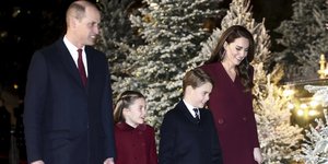 Πρίγκιπας Γουίλιαμ, πριγκίπισσα Σάρλοτ, πρίγκιπας Τζορτζ και πριγκίπισσα Κέιτ