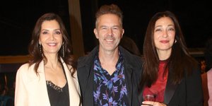 Η Κατερίνα Λέχου με μαύρο φόρεμα στο θέατρο