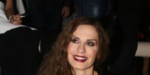 Η Κάτια Νικολαΐδου χαμογελαστη