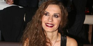 Η Κατια Νικολαίδου χαμογελαστή