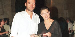 Ο Κώστας Καζάκος με την Τάνια Τρύπη το 1998