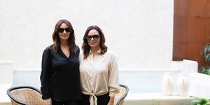 Μόνικα Μπελούτσι και Ολγα Κεφαλογιάννη φωτογραφίζονται φορώντας γυαλιά ηλίου