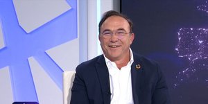 Η αντίδραση του Πέτρου Κόκκαλη στις on air ευχές για το γάμο του