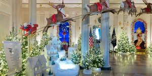 Η λαμπερή χριστουγεννιάτικη διακόσμηση του Λευκού Οίκου