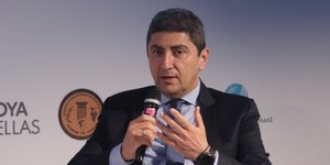 Ο Λευτέρης Αυγενάκης μιλάει