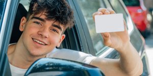 Λευκό δίπλωμα οδήγησης
