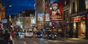 θεατρικη πιατσα στο λονδινο 