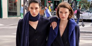 γυναίκες με παλτό Massimo Dutti