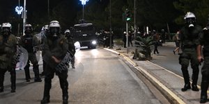 ΜΑΤ στον δρόμο