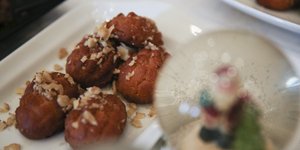 Τα Χριστούγεννα έρχονται και μαζί τους οι πρώτες αυξήσεις στα μελομακάρονα -Μέχρι και 29 ευρώ το κιλό [βίντεο]