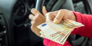 Μετρητά στο αυτοκίνητο