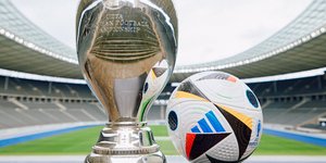 Μπάλα του Euro 2024 και το τρόπαιο